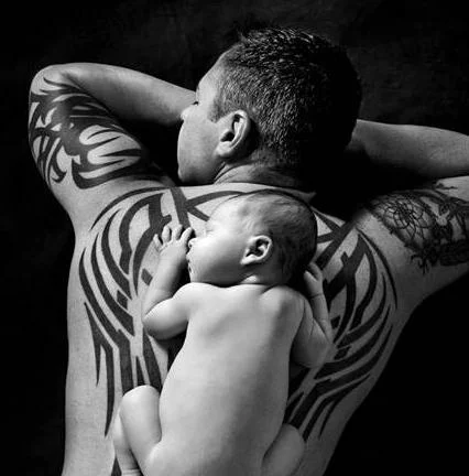 Photographer Captures Baby Pooping On Dad In Epic Photo Shoot