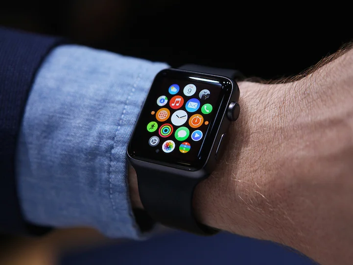 Watch Dad-To-Be Realize He’s Getting A Positive Pregnancy Test Instead Of An Apple Watch