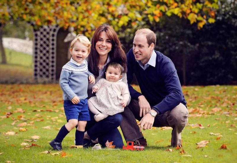 The family’s holiday photo. (Image: Chris Jelf/Kensington Palace via GettyImages)