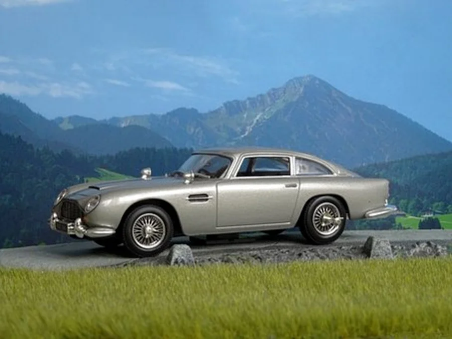 aston-martin-2736376__340 (1).jpg
