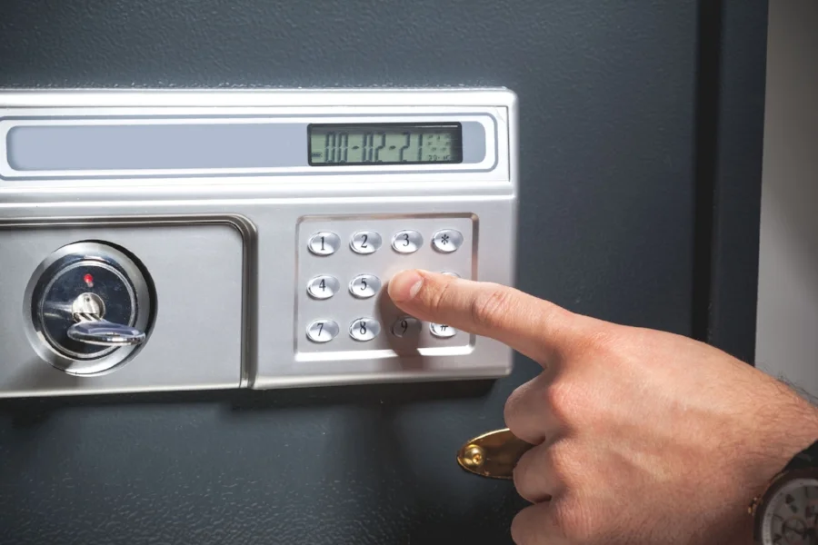 How-to-Choose-a-Safe-for-your-Business (1).jpg