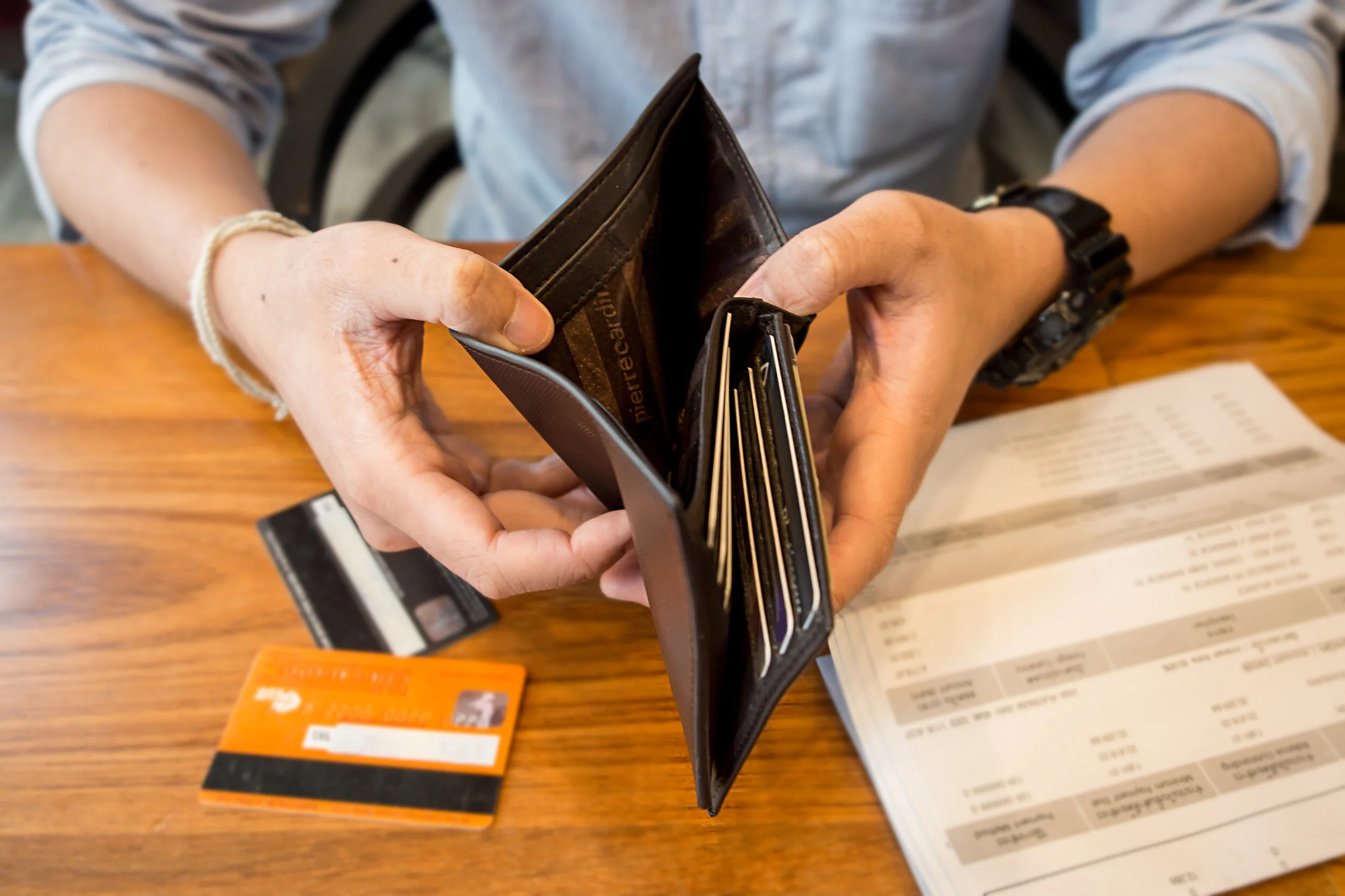 4 Tips To Avoid Building Credit Card Debts