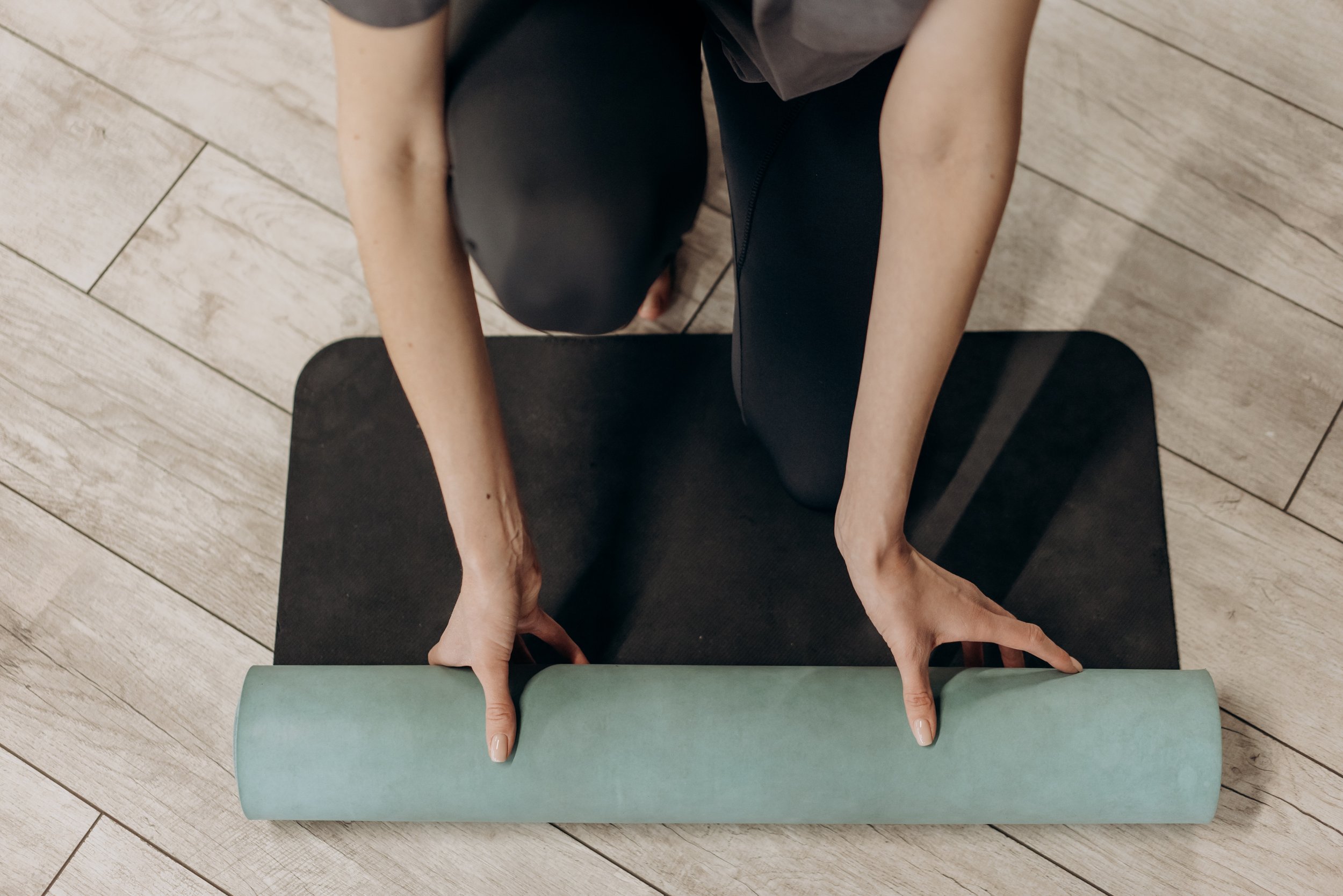 How to Choose the Best Yoga Mat with Thickness, Texture, and Eco