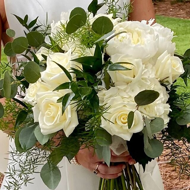 Yes... please! This beauty by the talented @davidbenefieldhighlandhall was simply perfect for our sweet Carsyn! 
___

VENDOR CREDITS 
photo: @katiejamesphoto 
florals: @davidbenefieldhighlandhall 
venue: @greenislandcountryclub 
gown: @mikaellabridal