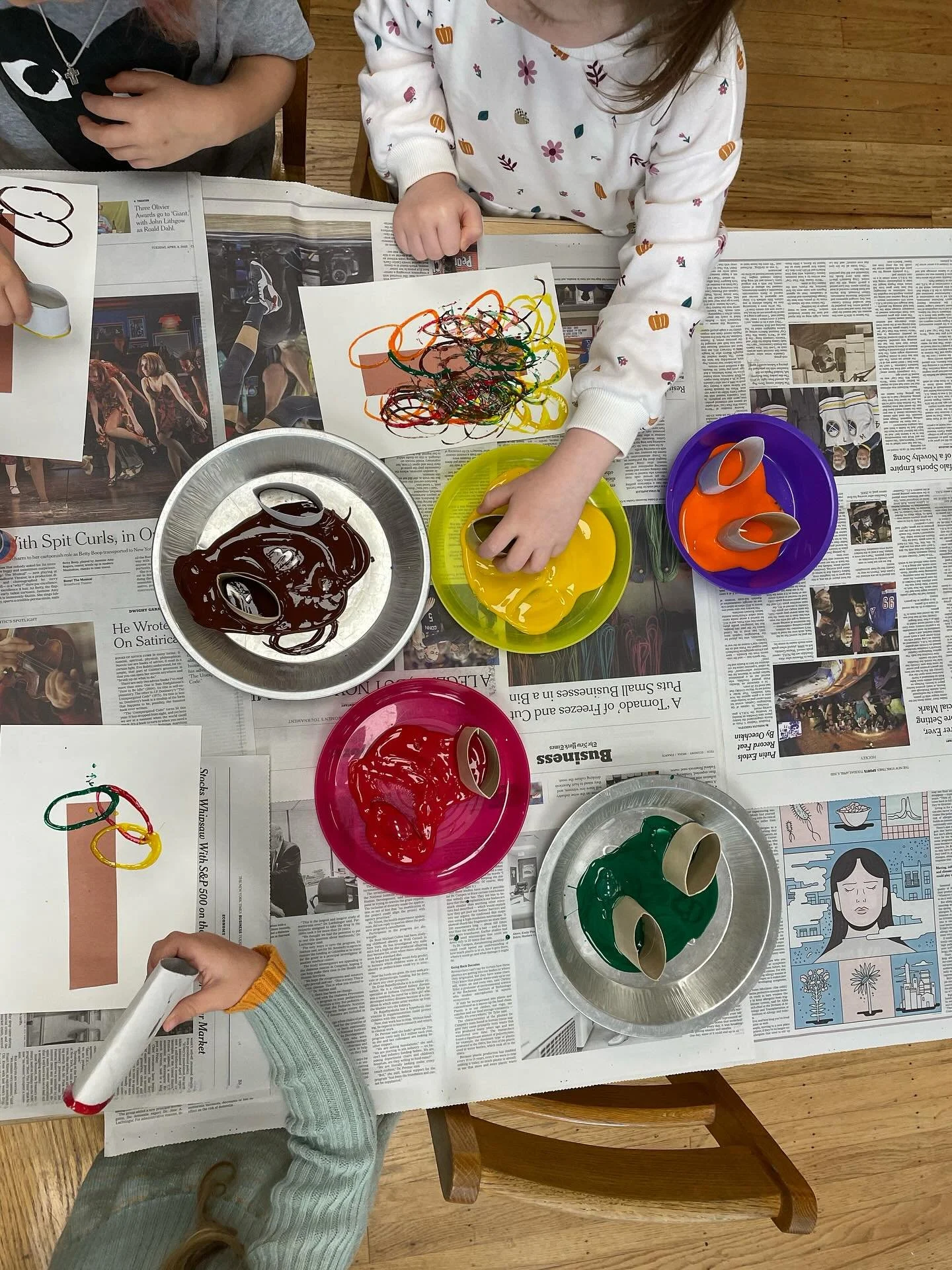 We are exploring all things forest in our MWF Otters class right now. We&rsquo;ve been talking about leaves changing colors with the seasons and worked on stamping leaves with toilet paper rolls. The children did some &ldquo;sewing&rdquo; for fine mo