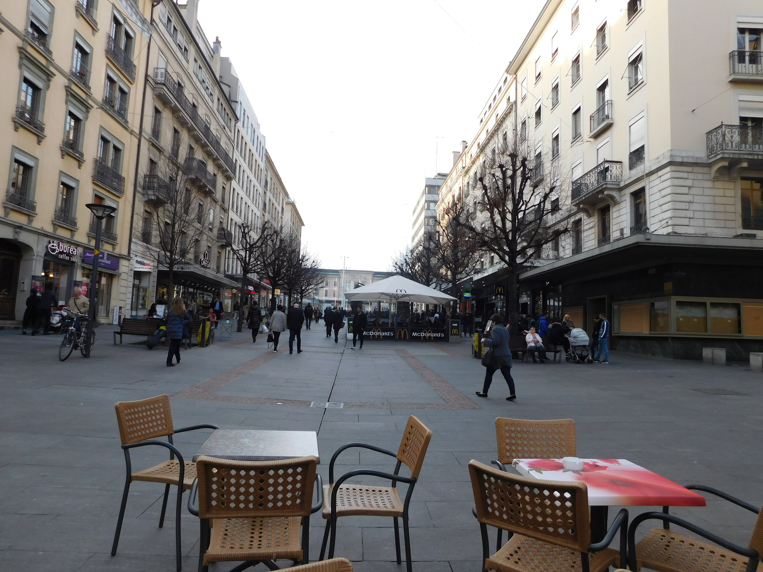  Evening in Geneva before a public concert 