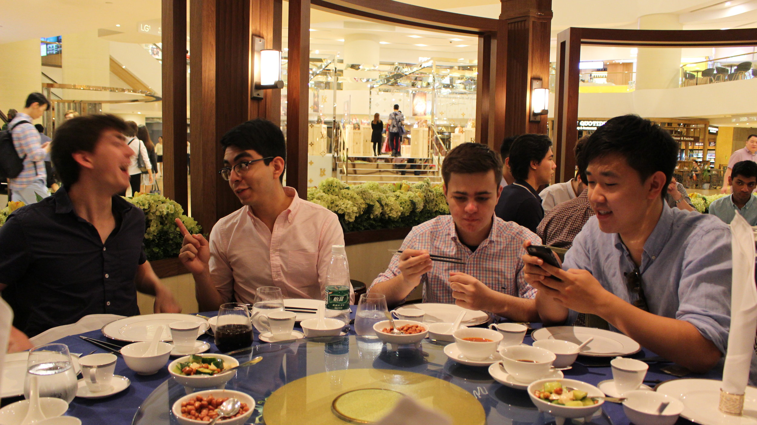  Group lunch eating Roast Duck 