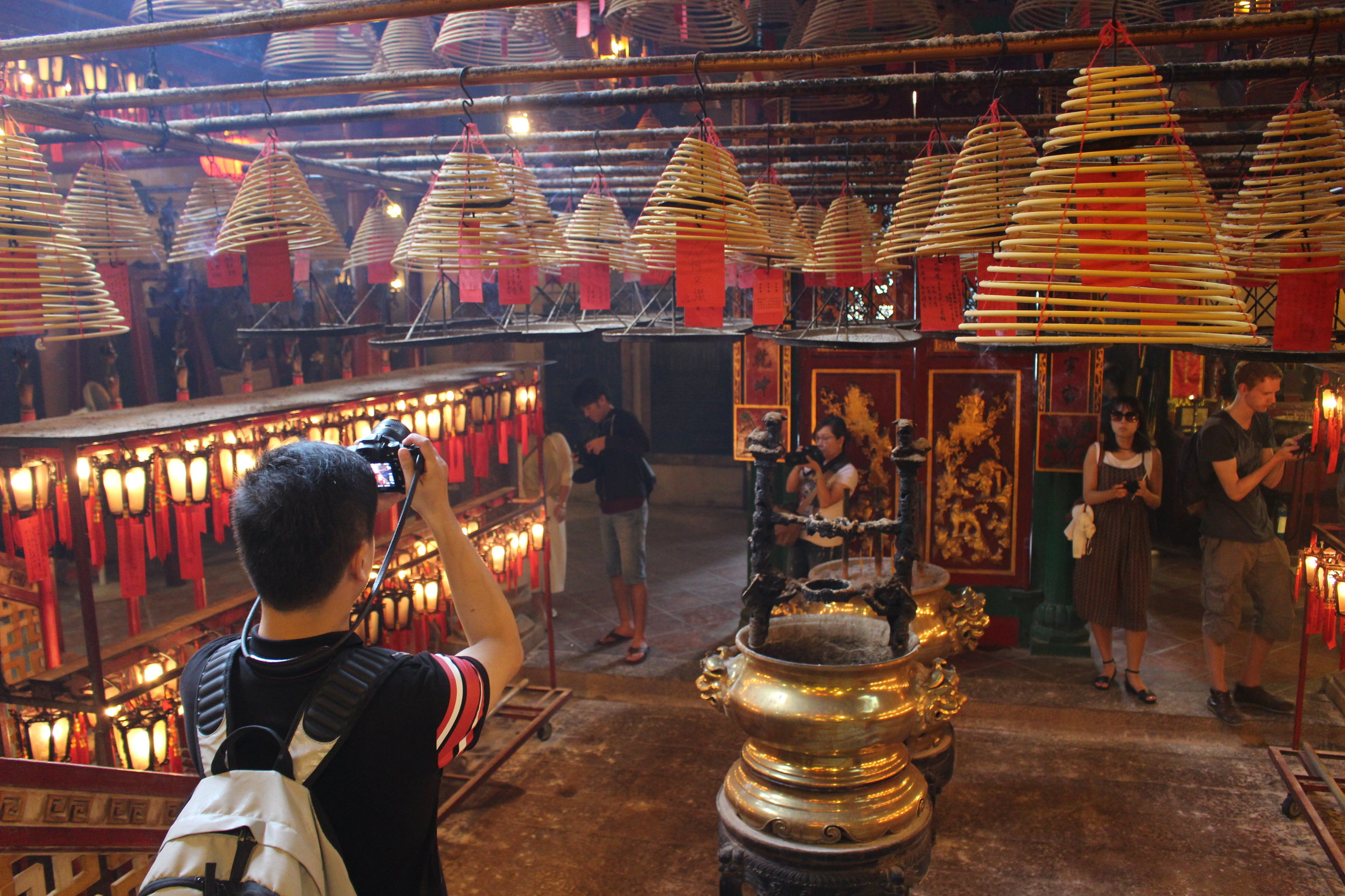  Visiting the oldest temple in Hong Kong 