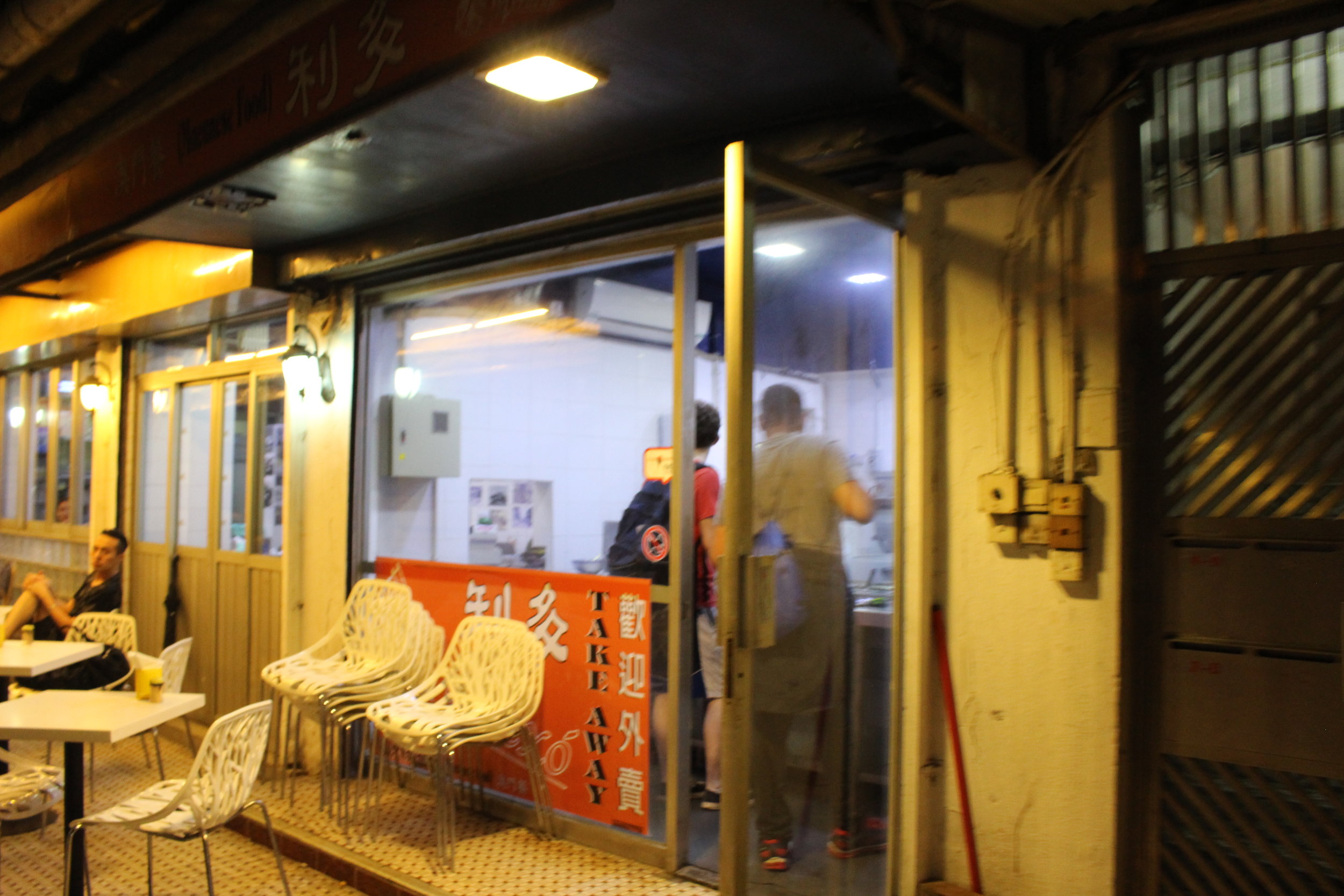  Stopping for some traditional Macanese food 