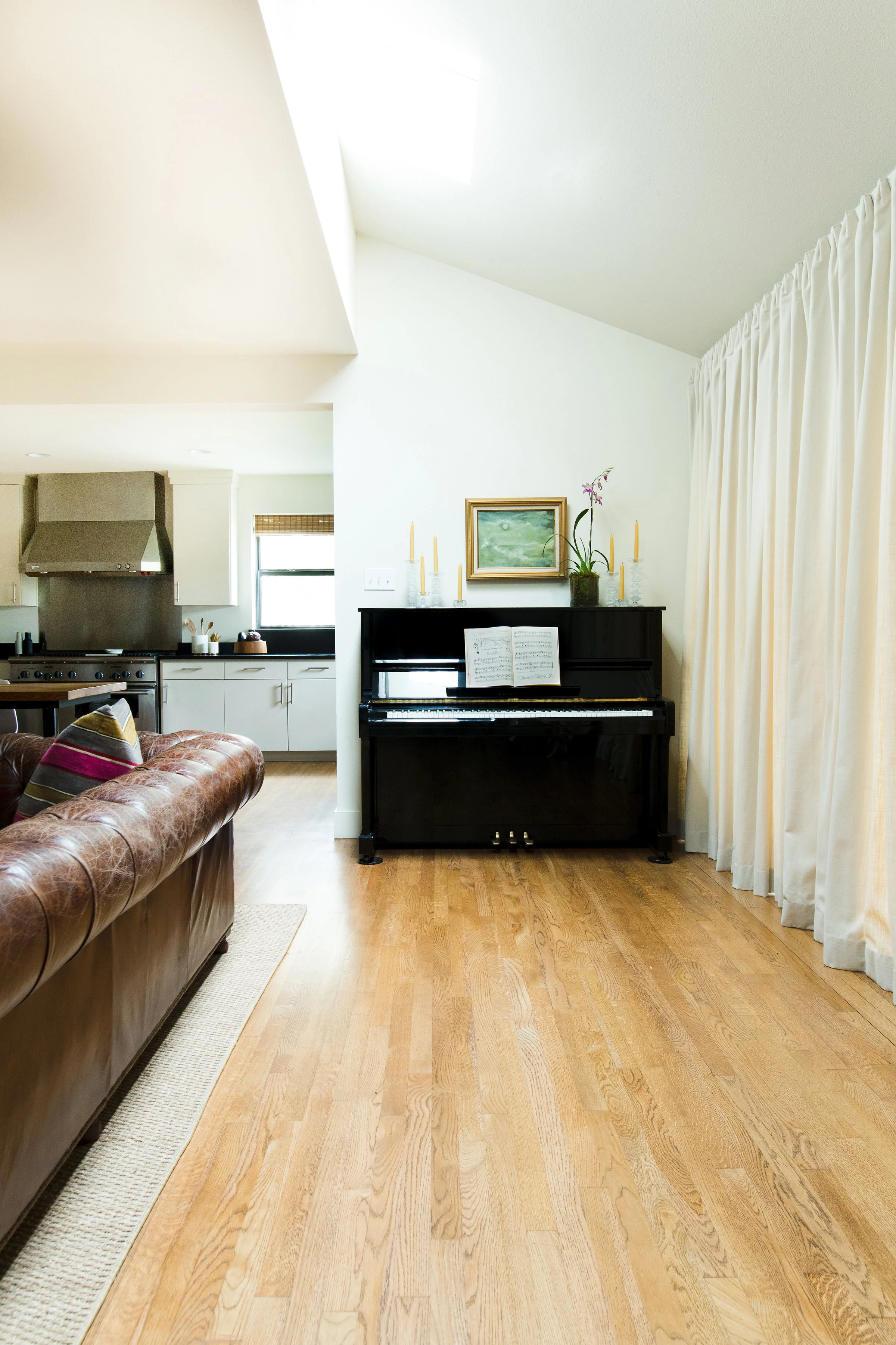 2018-Lisa-White-Home-Vignette-Piano7.JPG