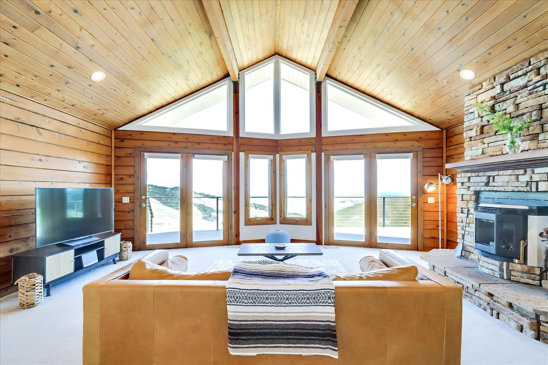 f8-1531216-1551929-07 (1).jpg