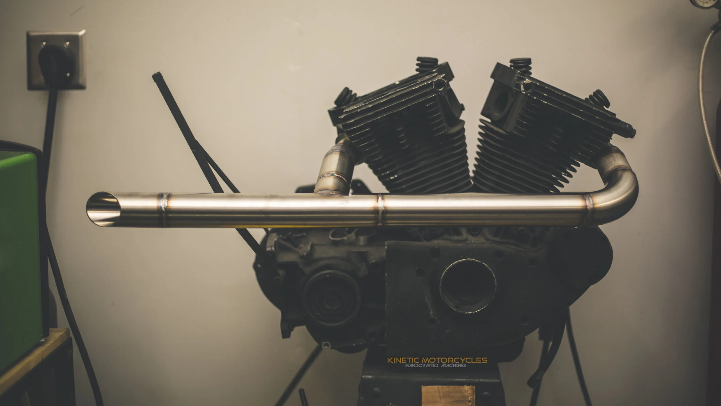 Kinetic Motorcycles Flatline 2-Into-1 Sportster Exhaust