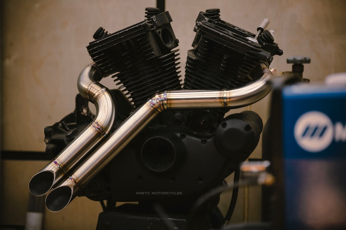 Tilts for the Sportster. Available for the Milwaukee 8 engines as well.