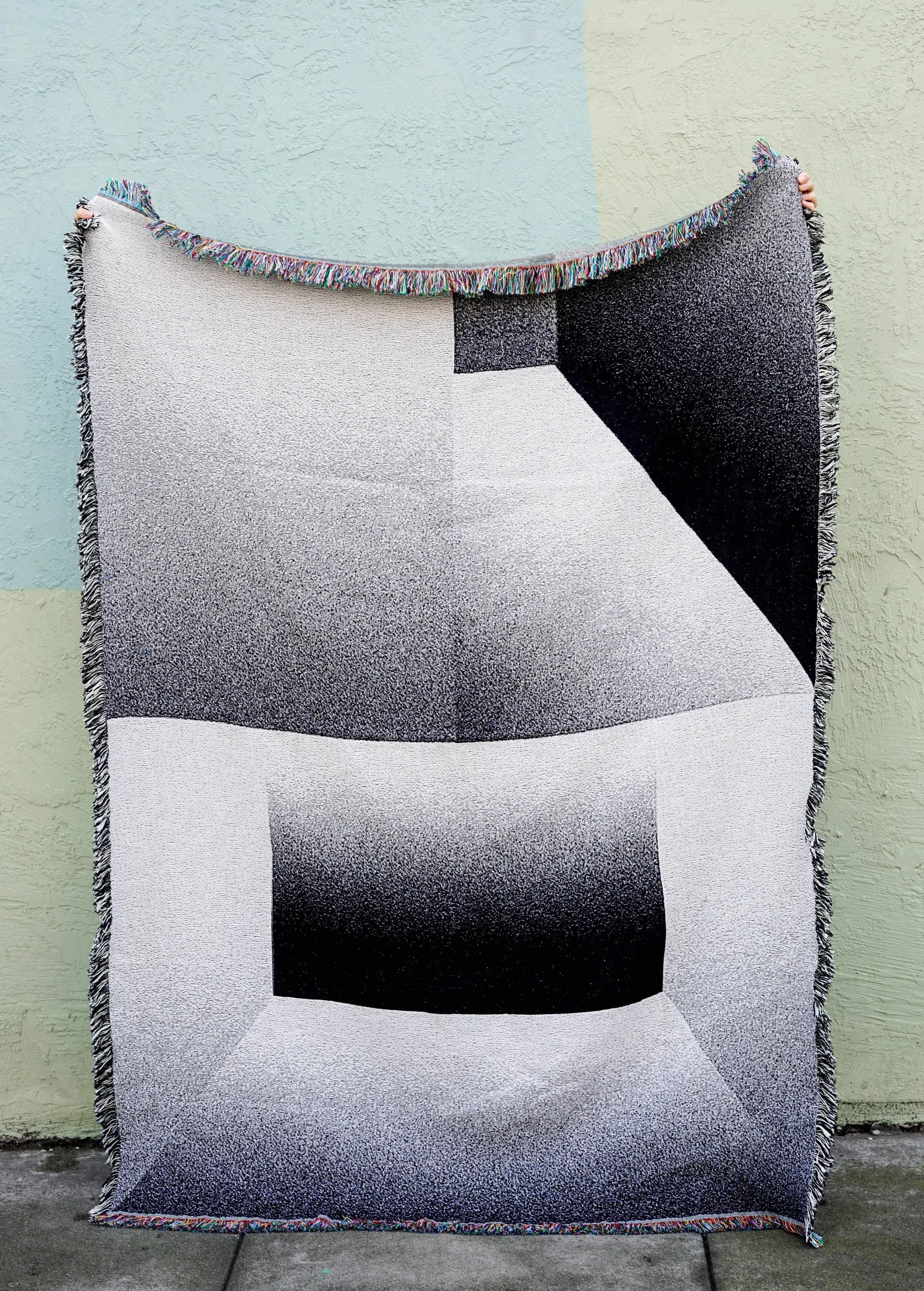  Blanket with pattern adapted from the video 