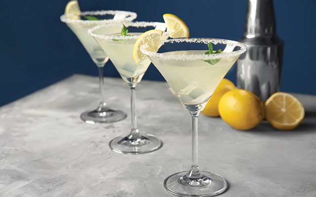 gin+lemon+martini+slice+lemon+sugar+rimmed+glass.png