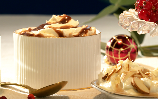 mascarpone+with+dark+chocolate+drizzle+and+panettone.png