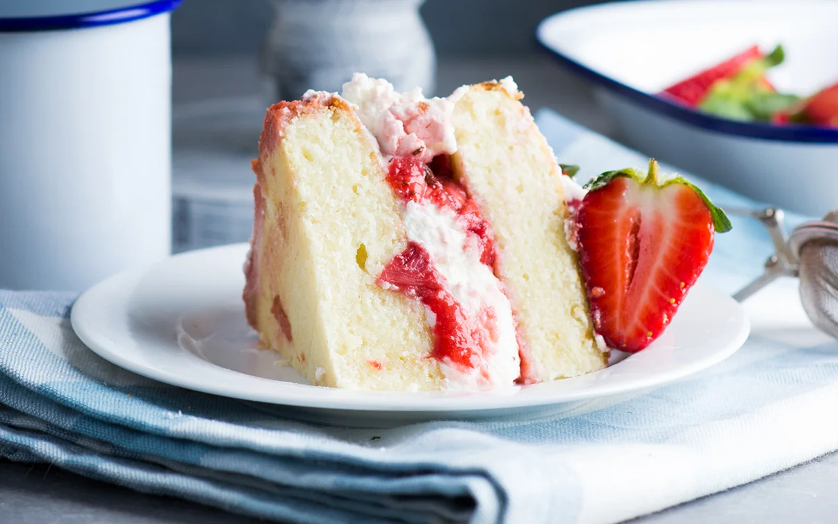Boozy Strawberry Elderflower Cake 2.jpg