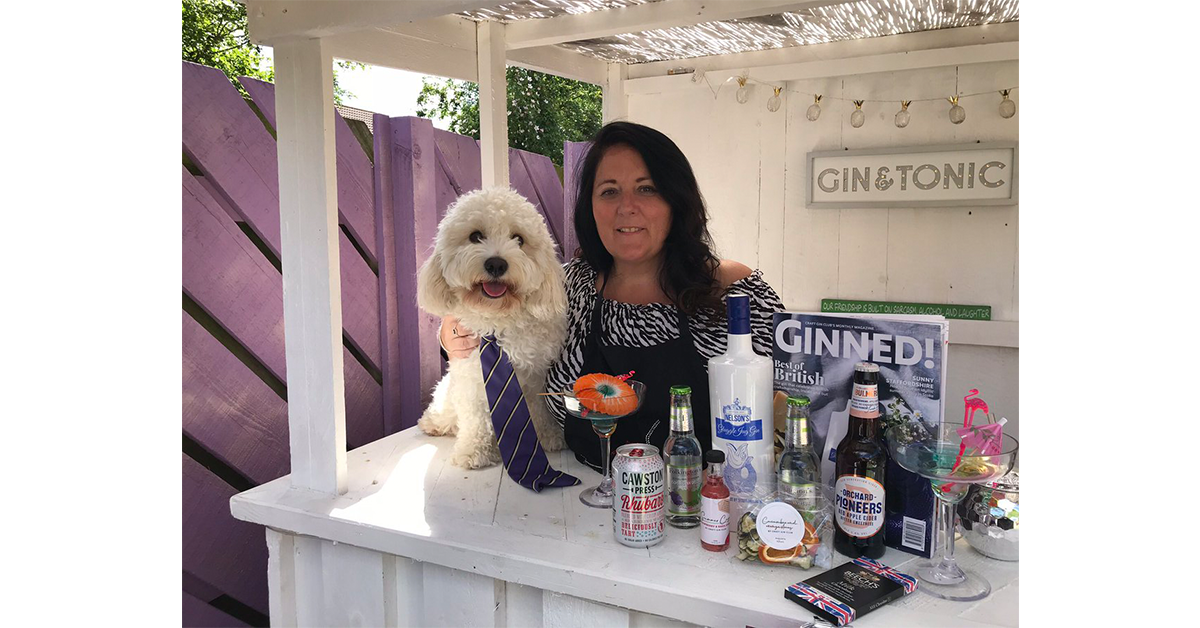 Dianne had the right idea by making the most of her gin bar and bottle of Nelson’s accompanied by a rather cute looking assistant! (Look at the tie!)