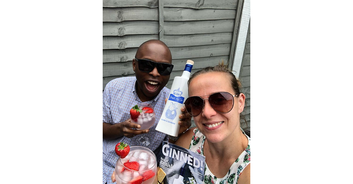 Veronika and her husband were the epitome of summertime #couplegoals as they enjoyed their Gluggle Jug Gin out in the garden! Chin-chin!