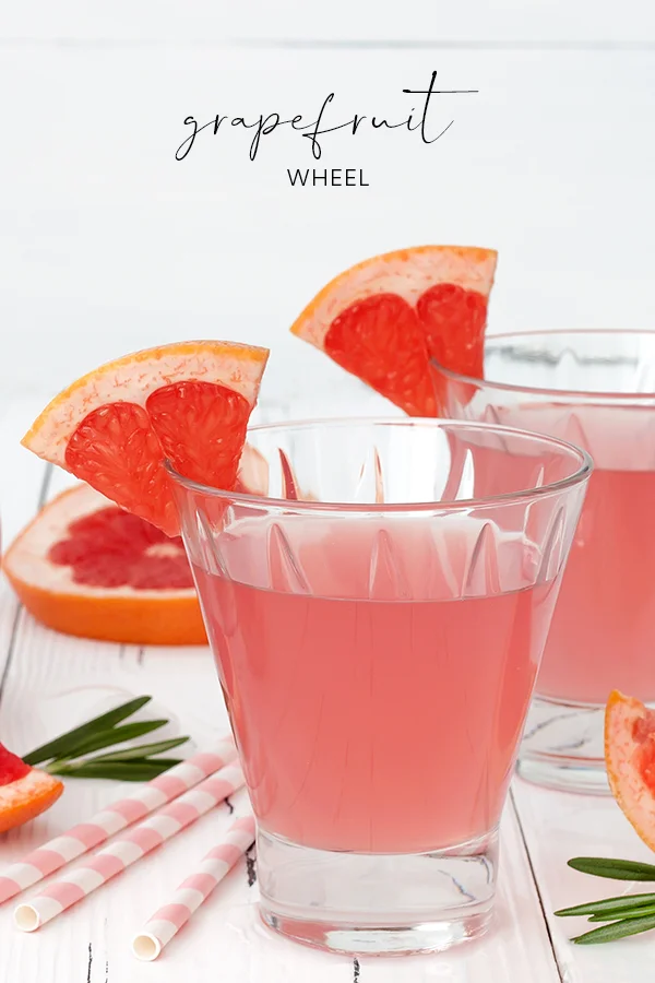 Is there a more perfect picnic tipple than this sparkling grapefruit and gin cocktail