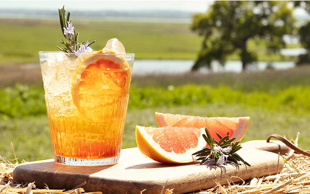 highland-fling-grapefruit-sparkling-wine-gin-cocktail.jpg