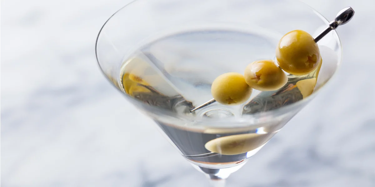 Classic Martini Recipe (Vodka or Gin)