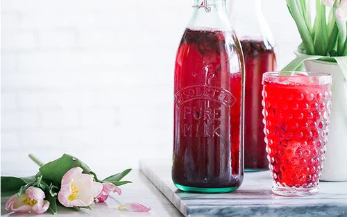 You can use crushed icce or cubes for this refreshing long drink