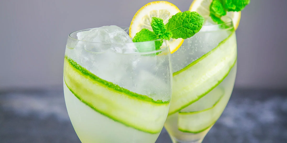 This elderflower and prosecco gin spritz is the perfect tipple! — Craft