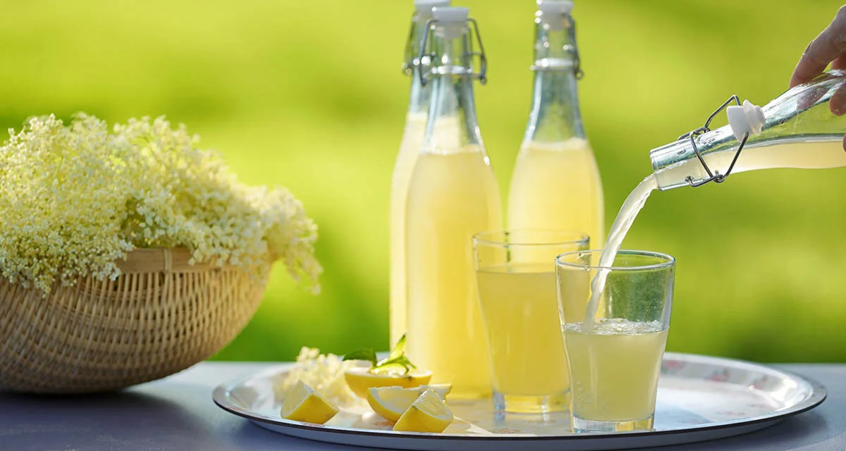 How to make your own beautiful elderflower gin! — Craft Gin Club The
