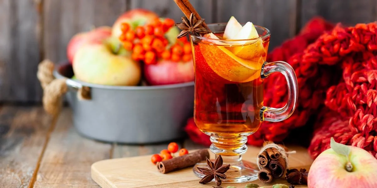 This hot cocktail is made with gin, apple juice and mint tea