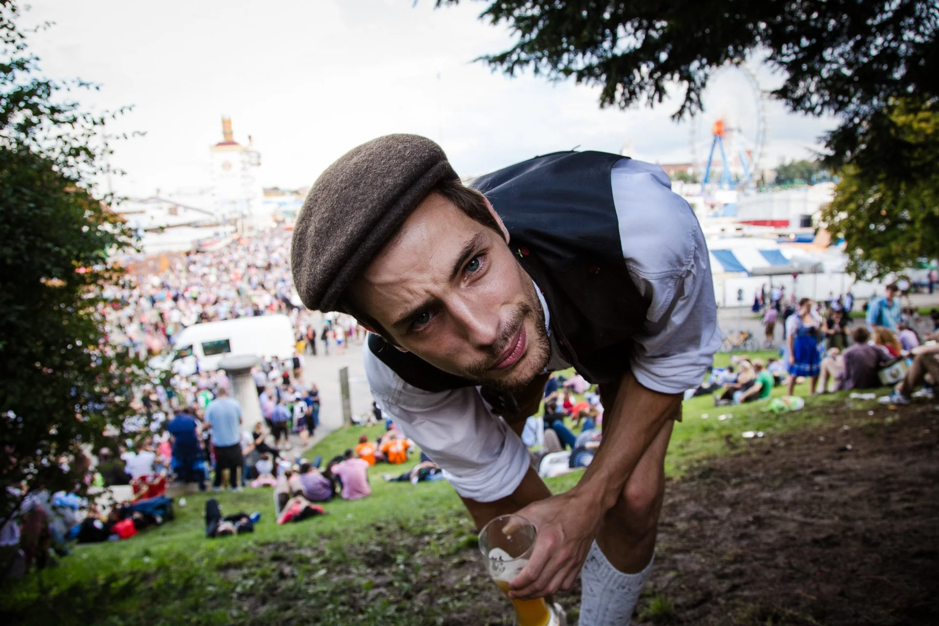 Guests frequently have a great time with friends and family at the Ruhmeshalle hills and beer tents nearby.