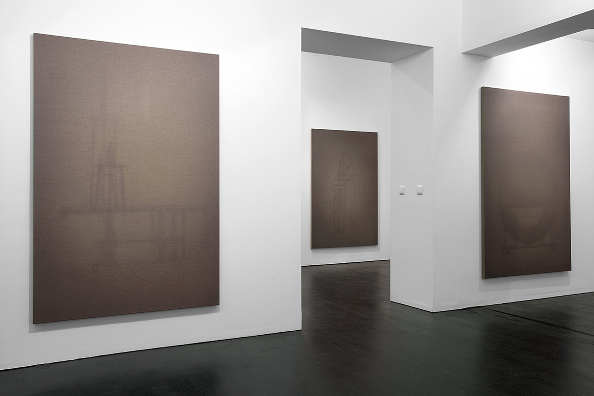 «Shadow Canvas» (2013) Shellac on Belgian linen /wooden stretcher 180 x 120 x 3.5 cm Unique / LM-CL 2013-001 Unique / LM-CL 2013-004 Unique / LM-CL 2013-006 Installation view: Choi & Lager, Cologne (13.09 - 26.10.2013)
