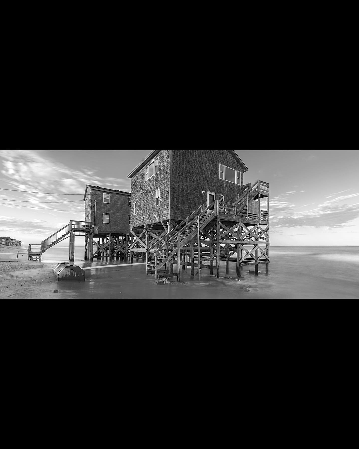 Beacon Rd, Rodanthe, NC.
Photographed in September 2022, waves sweep beneath a pair of houses in a perilous area where neighboring structures have recently washed away.
#uponsand #rodanthe #newtopographics