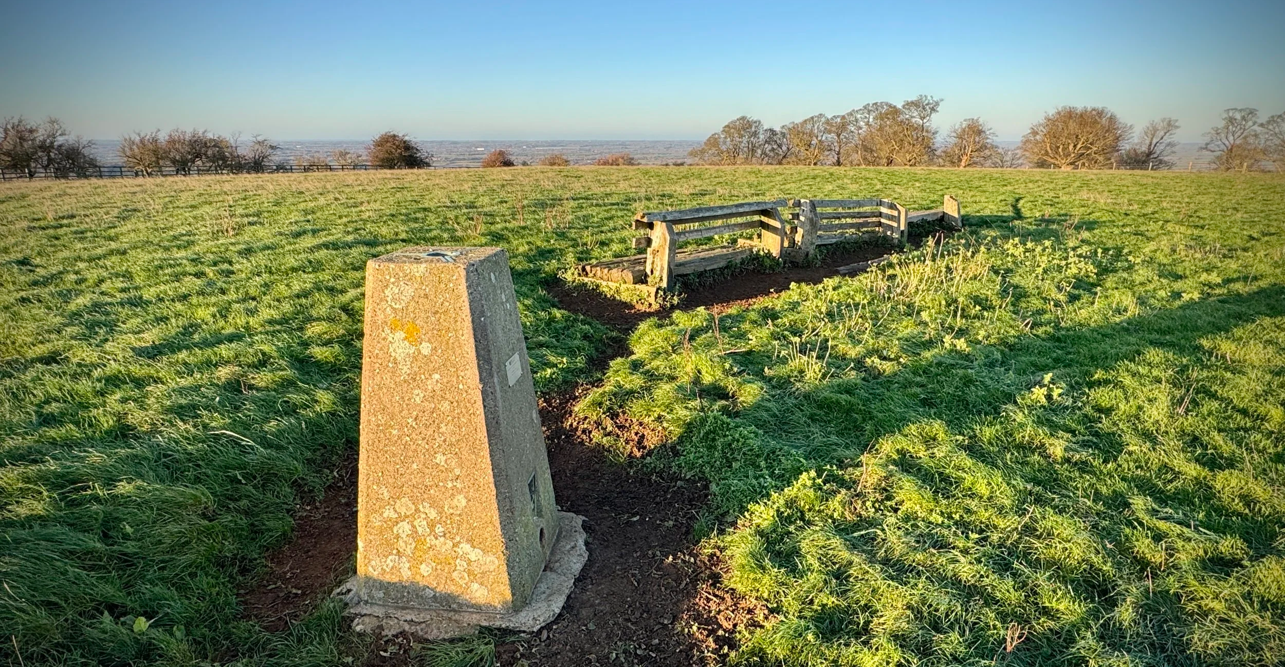 Panoramic views from Muswell Hill SSSI looking across the Buckinghamshire and Oxfordshire countryside.