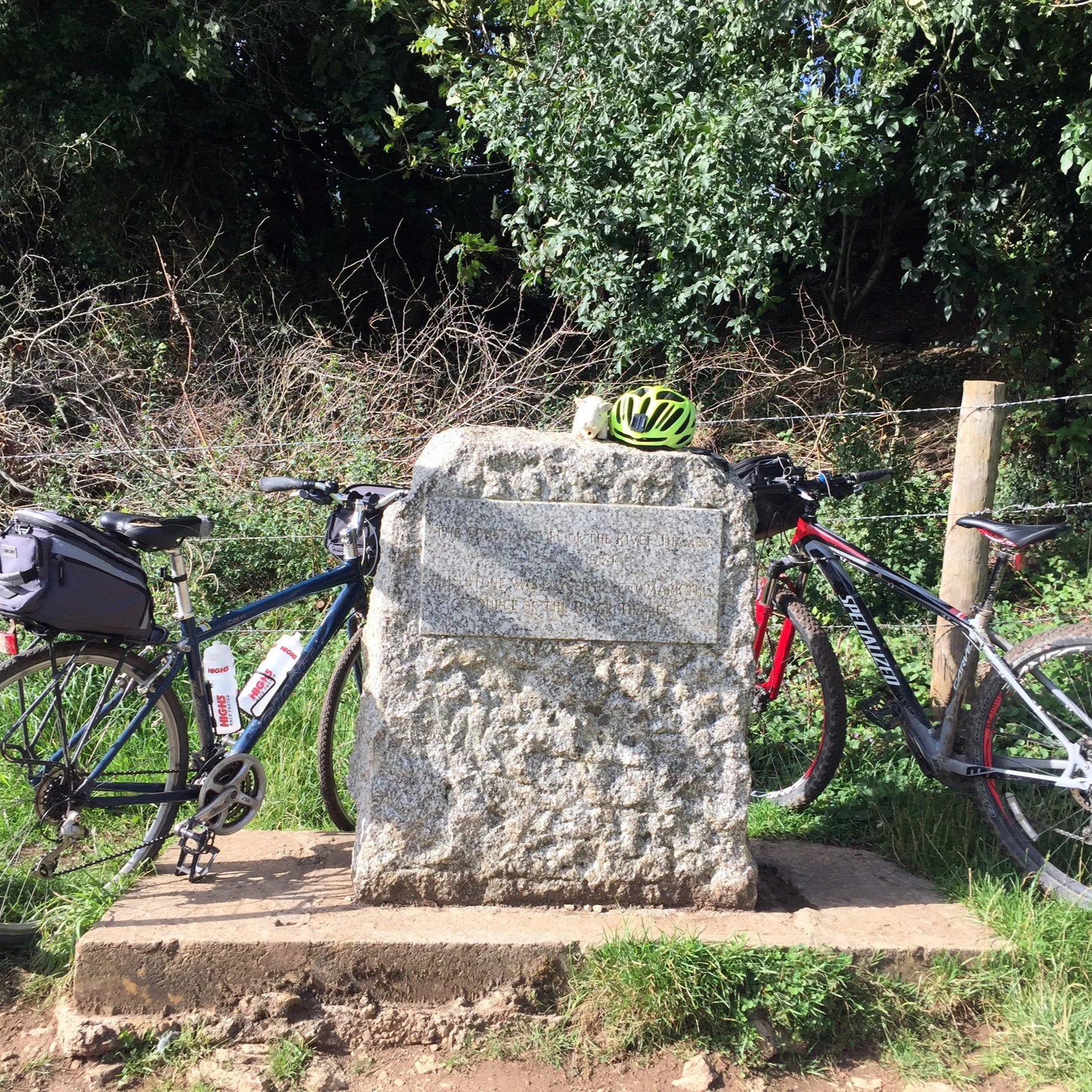 Cycling The Thames and Severn Canal
