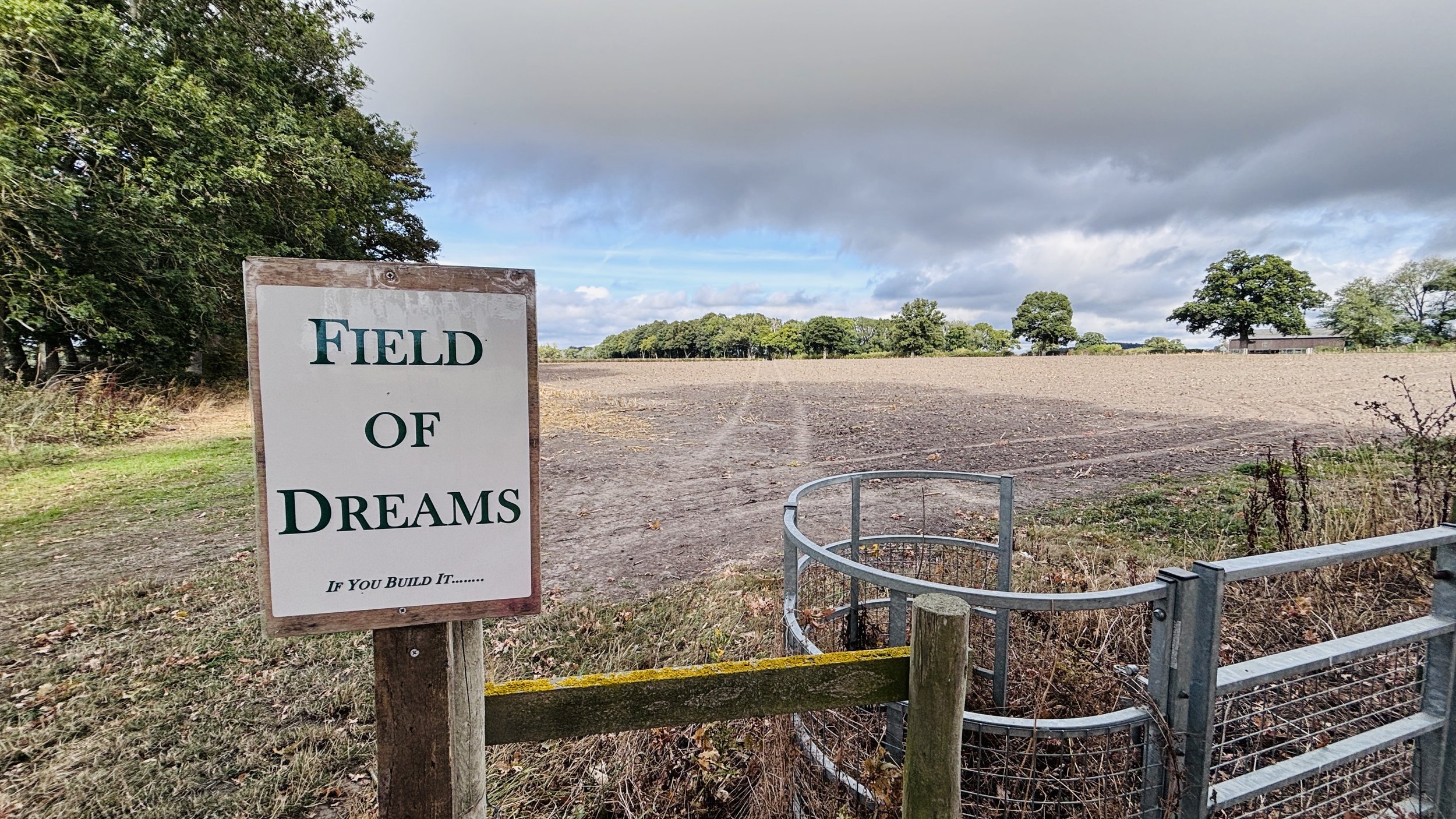 A scenic view of the Oxfordshire Way walking path heading towards Clare Hill from Pyrton.