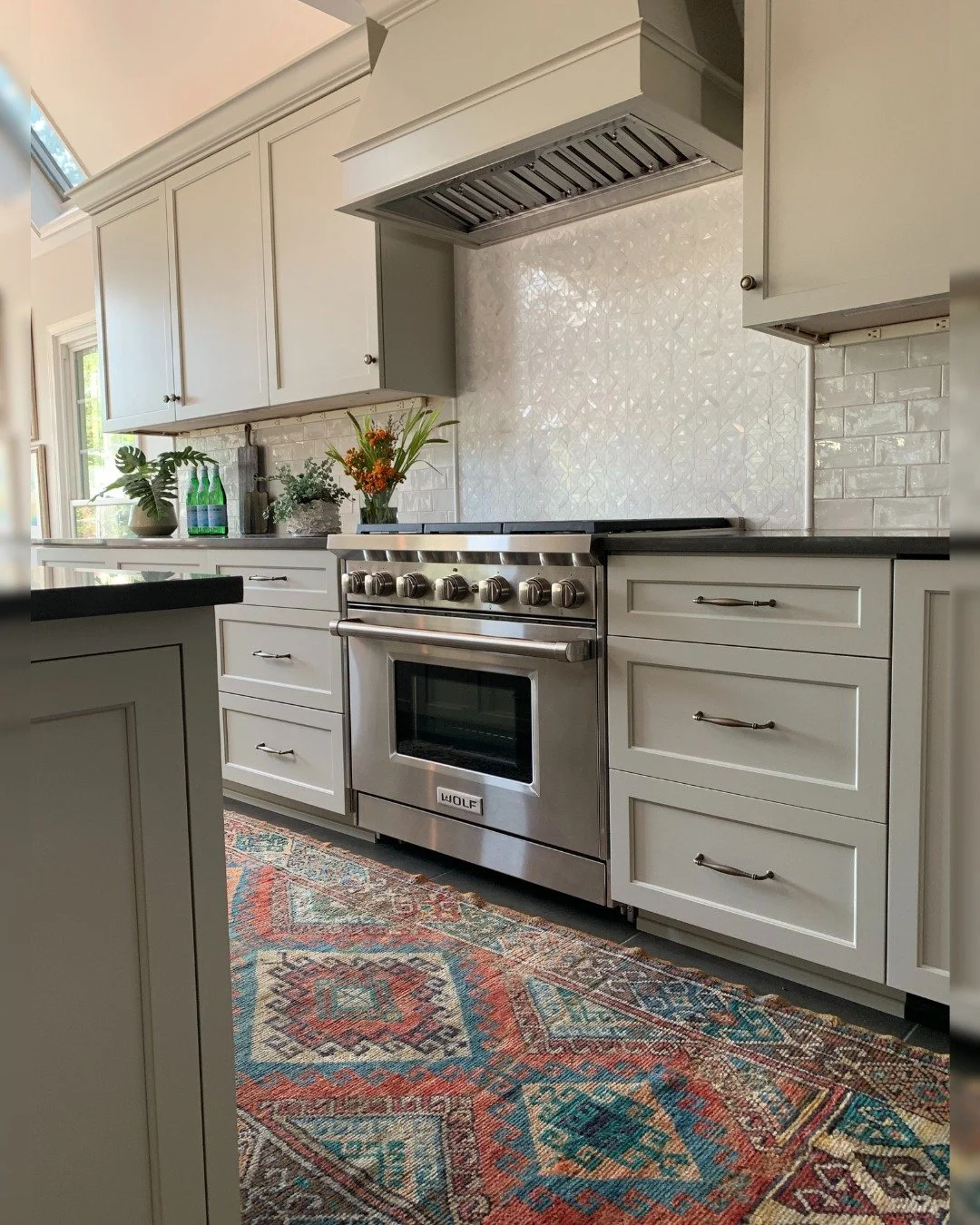 Same kitchen. Totally different vibe.
From &rsquo;90s throwback to modern masterpiece&mdash;with a backsplash moment we can&rsquo;t stop loving.