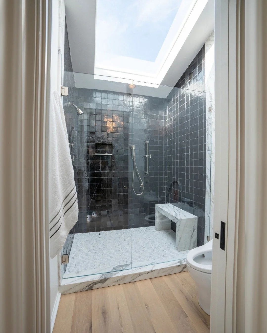 Imagine starting your day here. Natural light pouring in from above, warm water running, a marble bench to sit for just a minute longer. Real life is busy, your shower shouldn&rsquo;t be. 

Double tap if you're needing a shower refresh.