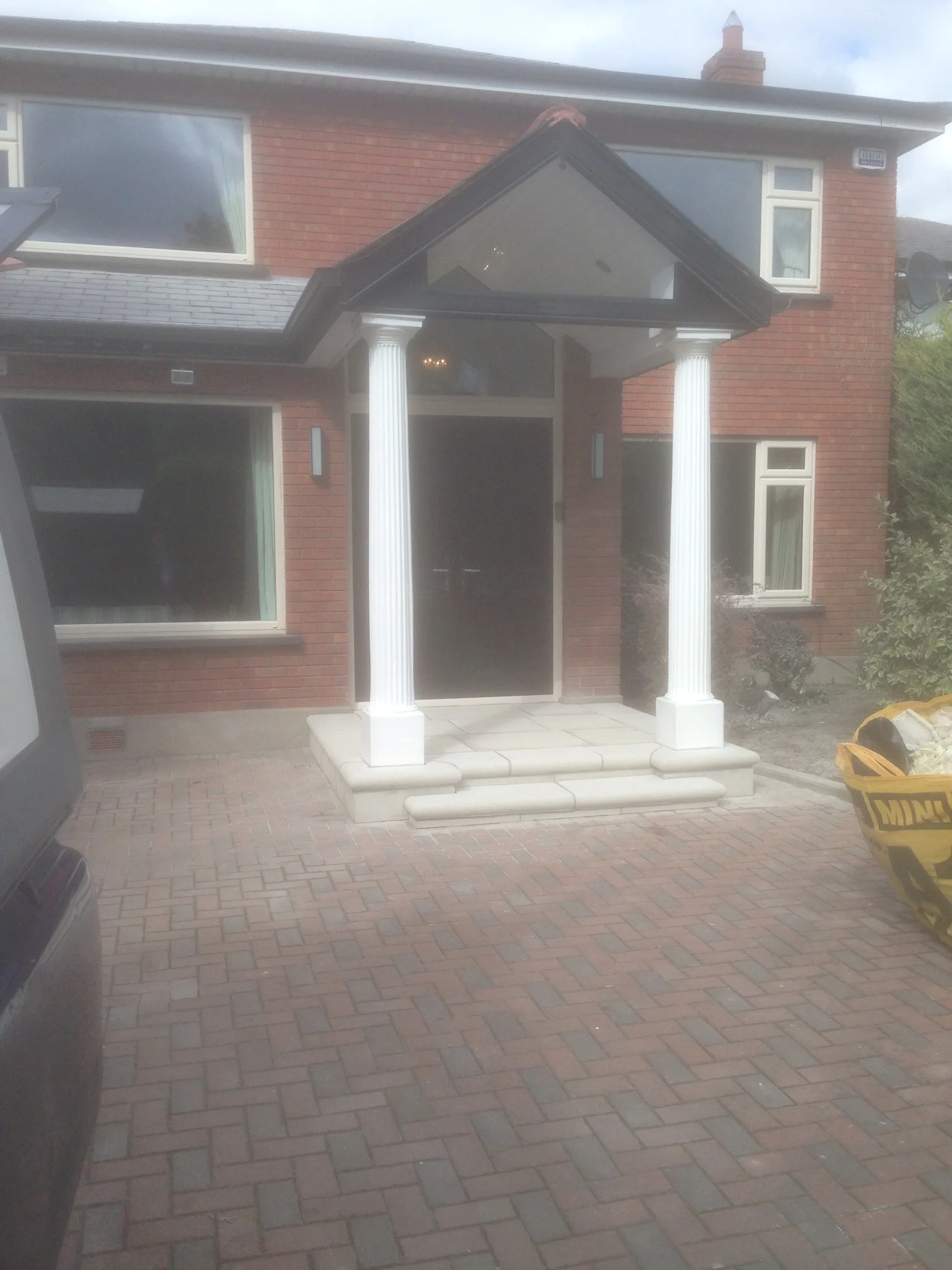 house canopy columns