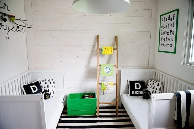 via Three Little Crowns