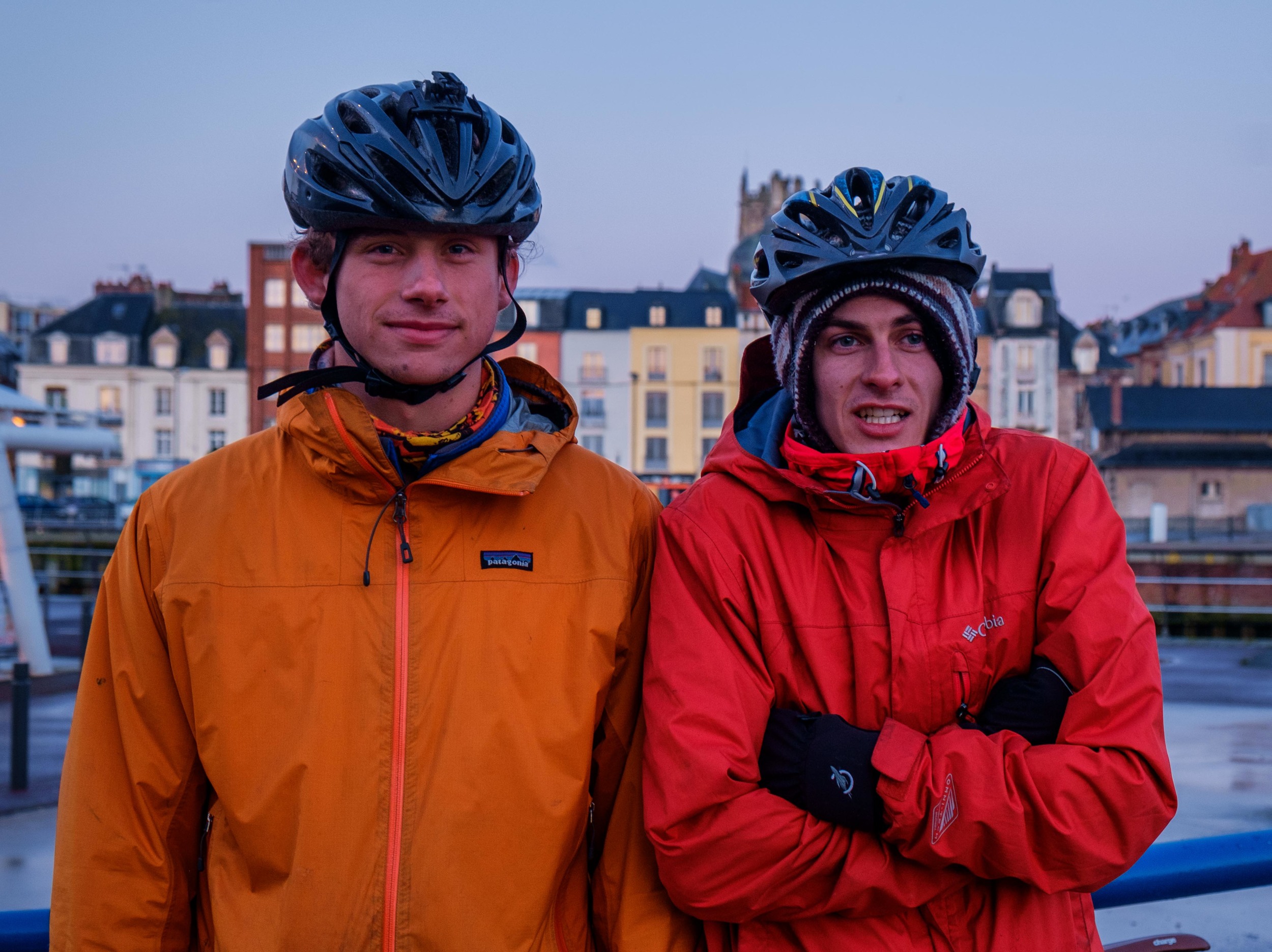 Alex et Marcus, à Dieppe. Ce n'est pas plus chaud en France!