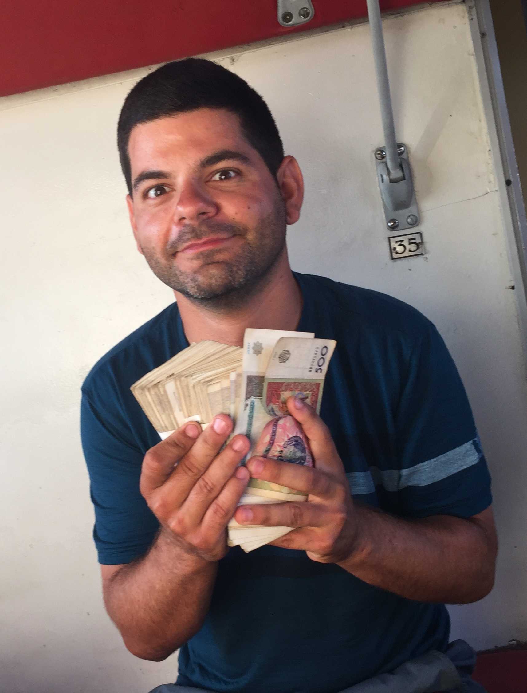 40$ en argent ouzbek, qui ne vaut pas grand chose !