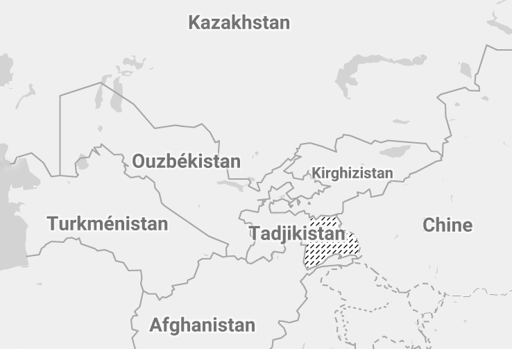 Le Pamir couvre principalement la partie est du Tadjikistan, mais déborde aussi au Kirghizistan, en Chine et en Afghanistan.
