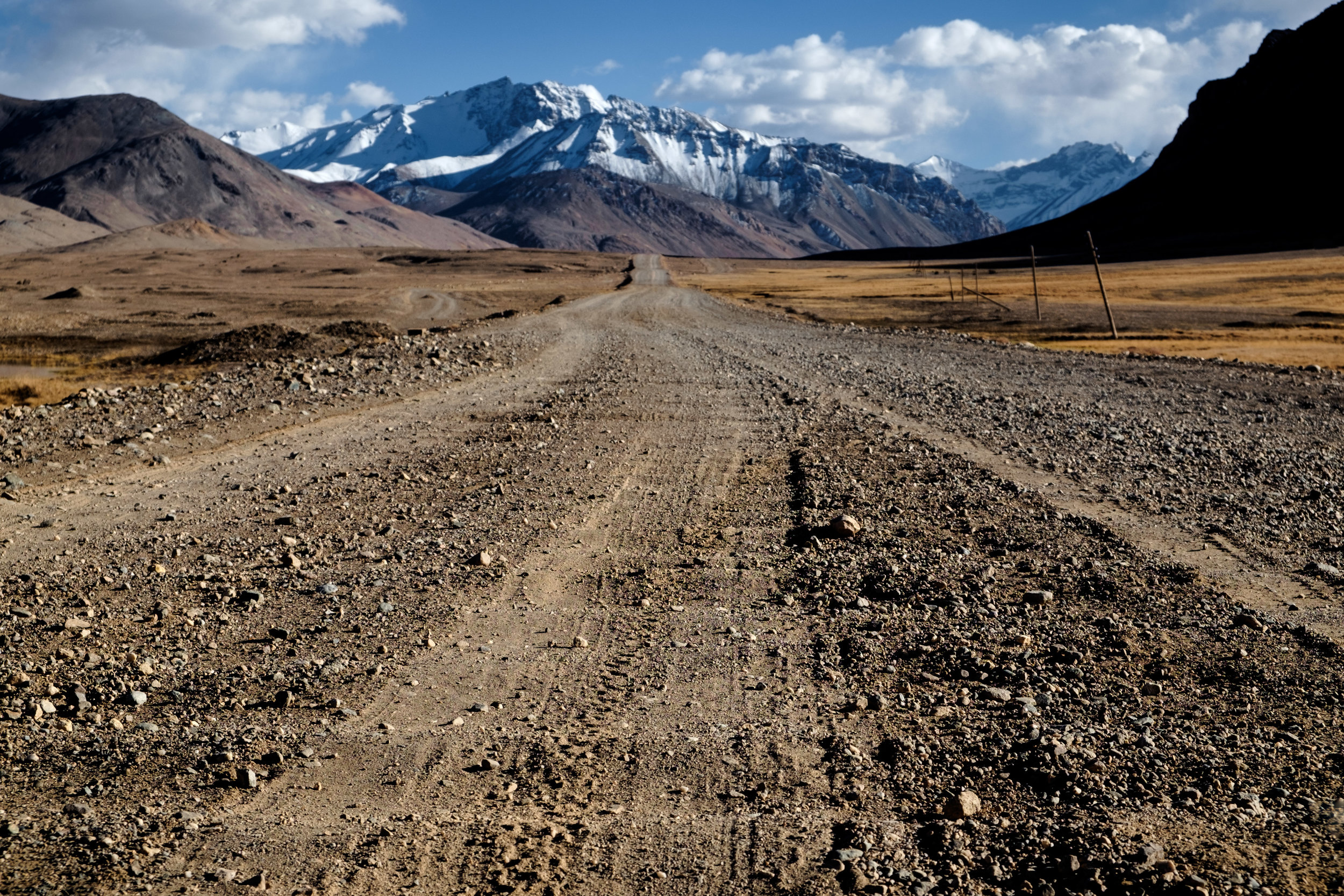 Une route en « planche à laver ».