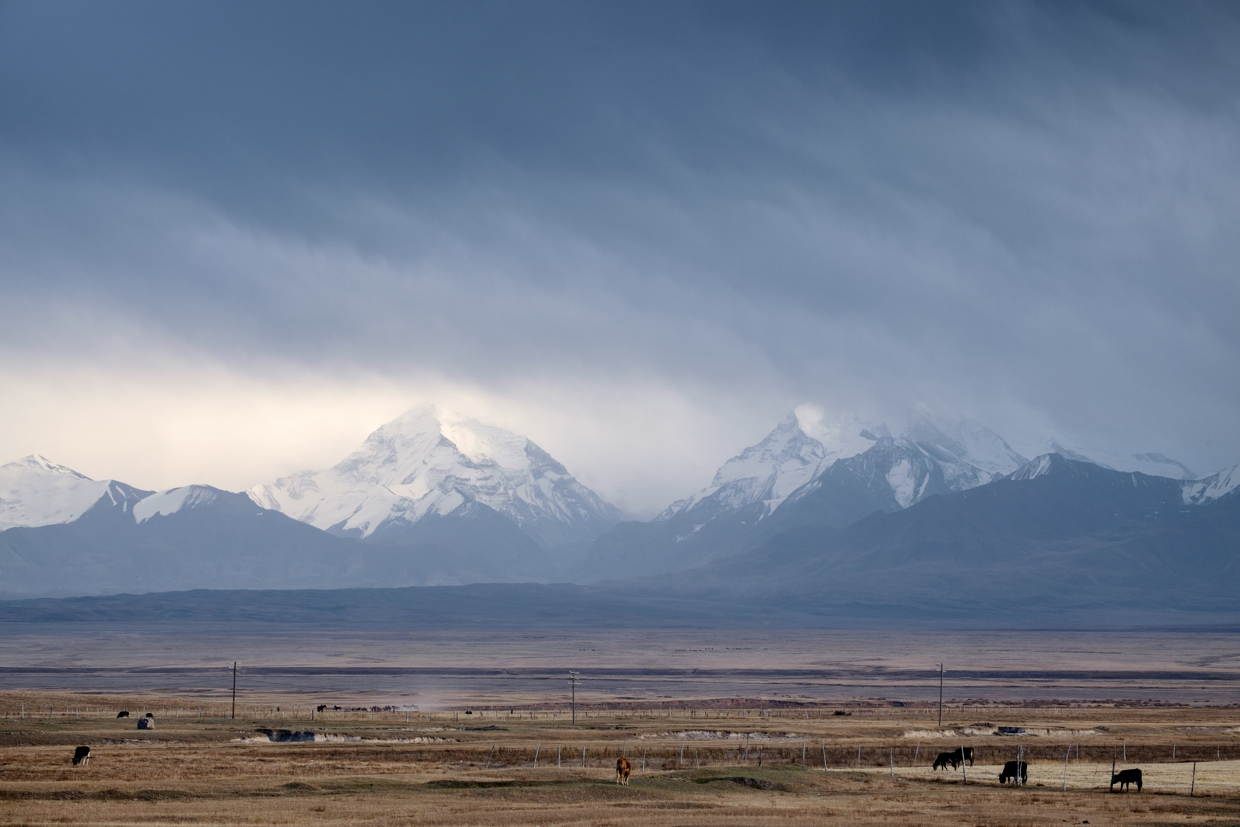 L'arrivée au Kirghizistan, laissant le Pamir derrière.