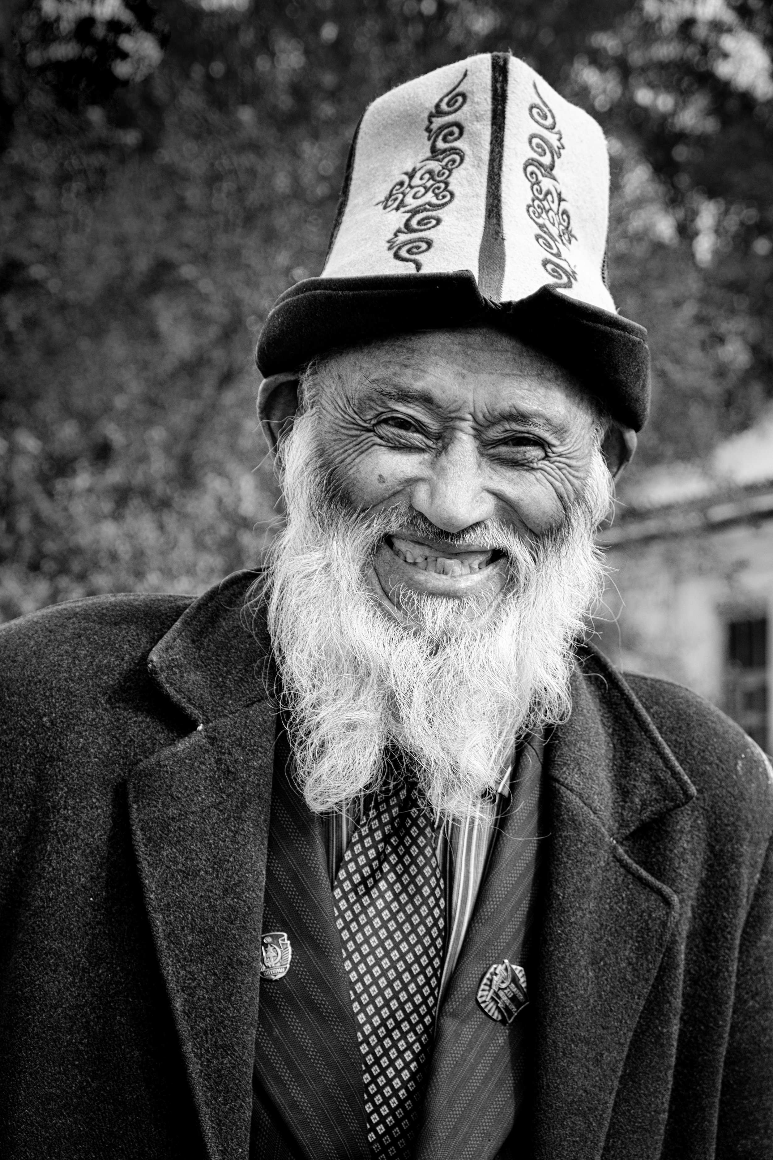 Ali, 83 ans, portant le chapeau traditionnel kirghize.
