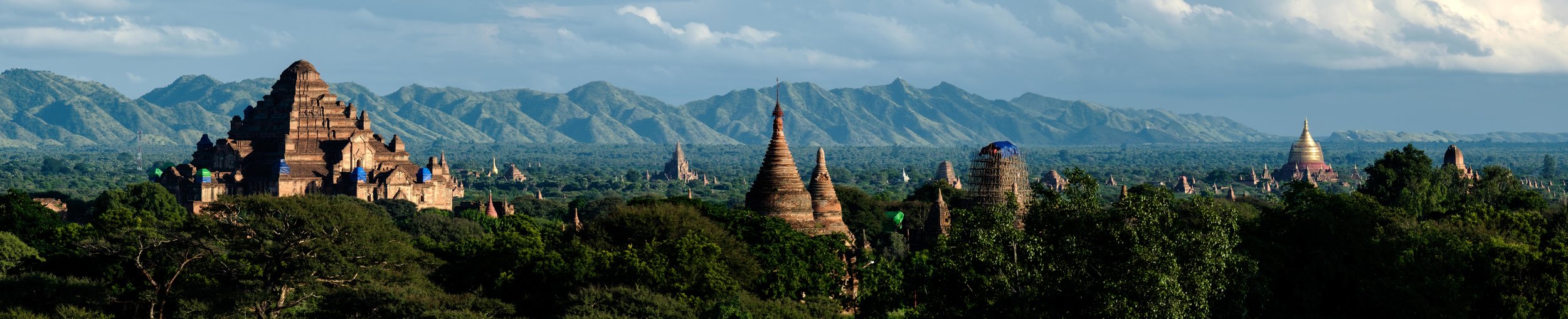 Panorama des temples de Bagan.
