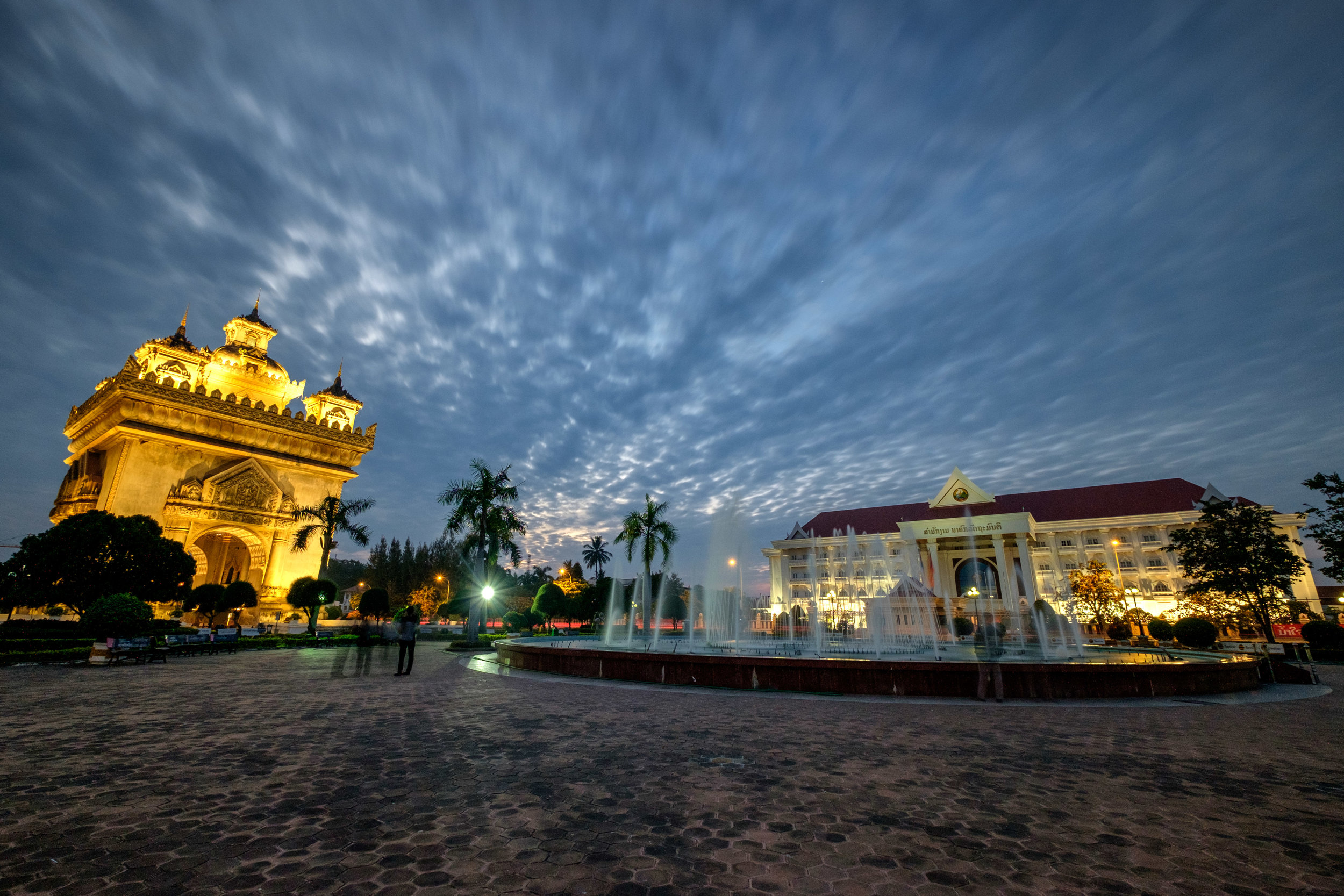 Le parc Patuxai de Vientiane.