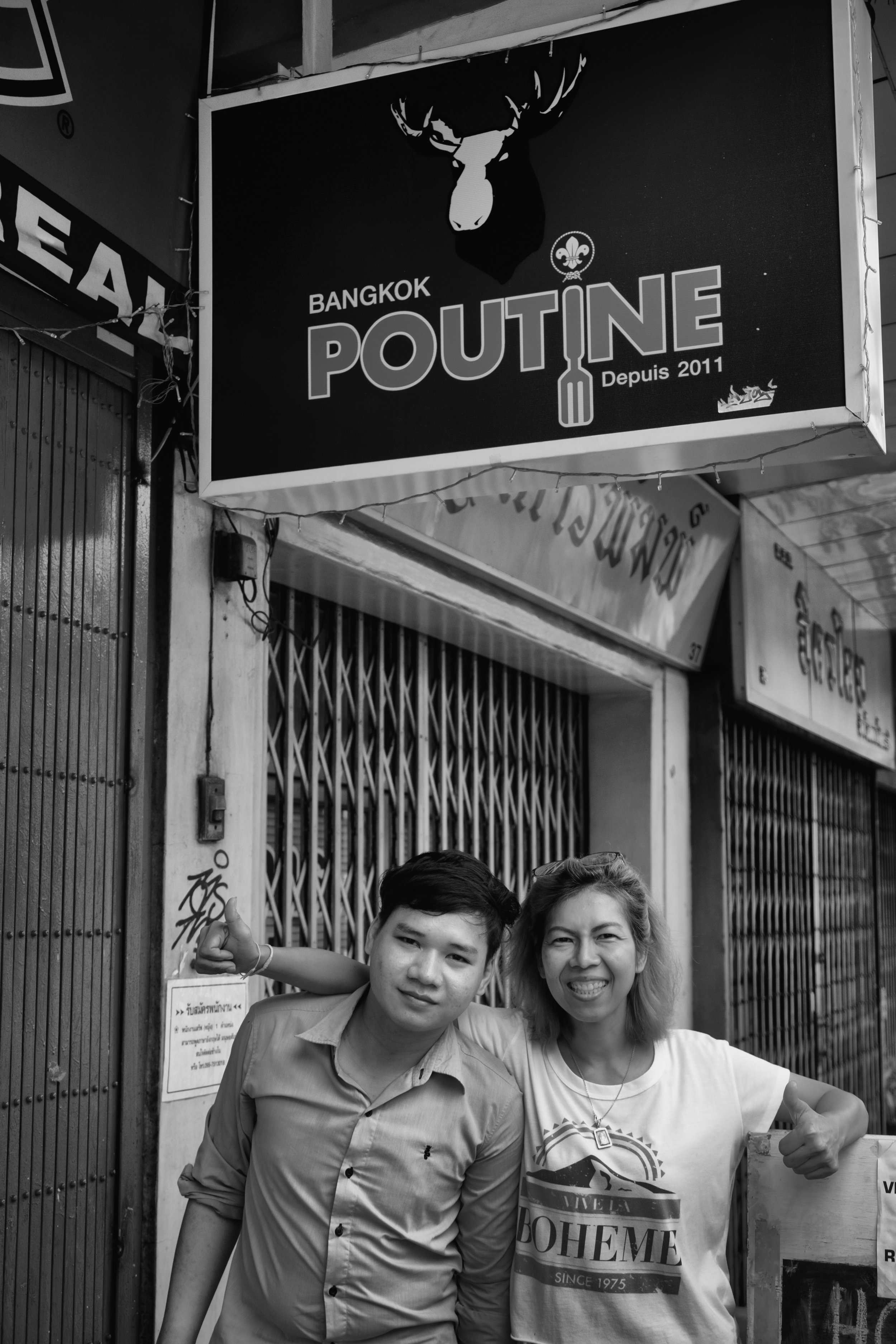 Avec son cuisinier, qui ne croyait jamais préparer des poutines !