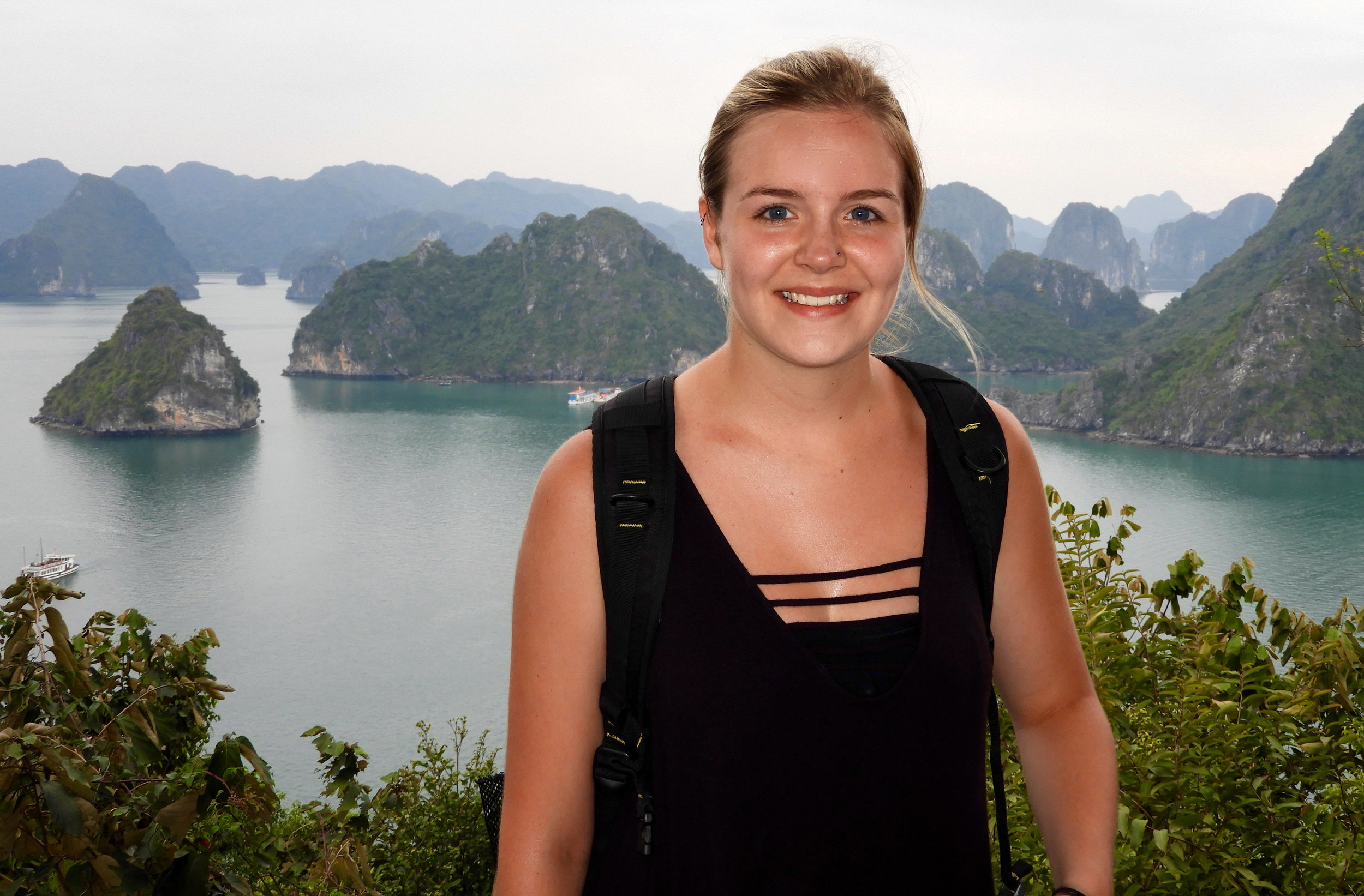 Allison à la baie d'Ha Long, dans le nord du Vietnam.